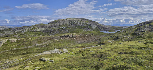 Hyvingen from the descent from Grånakken with Reinsdyrhytta to the right