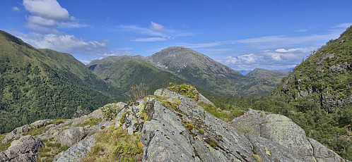 The summit of Åsen with Søre Gullfjelltoppen in the background