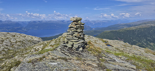The summit cairn at Grytingsfjellet