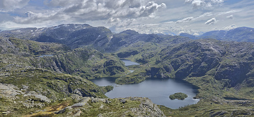 Nordvest for Juklavatnet from Grytingsfjellet with Steinafjell to the left