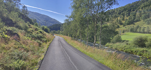 The long walk along the paved road back to Jondal