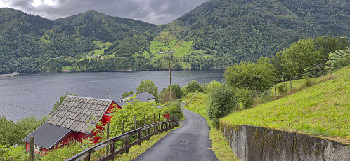 Descending to the discontinued train station with Havrå across the fjord