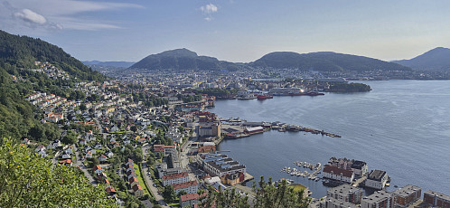 Towards the Bergen city center from north of Sandviksbatteriet