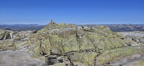 The Peakbagger summit at Skorafjellet