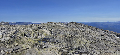 Looking back at the two alternative summits at Skorafjellet from the northwest