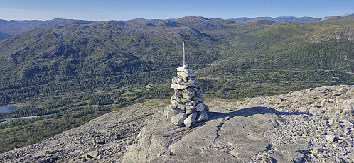 Mjølfjellet varde with the train station at Ljosandbotn in the background