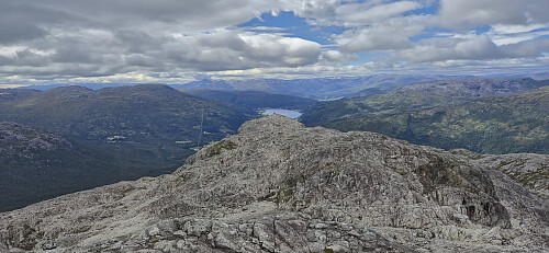 Looking back at the false summit from the real summit of Øvsthusnipa