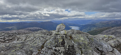 Vest for Stangahøgdi with Oppheimsvatnet in the background