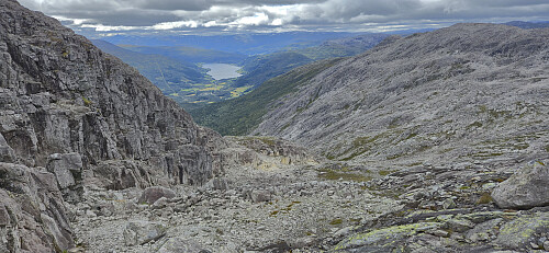 The upper part of the descent from Vest for Stangahøgdi with Øvsthusnipa to the right