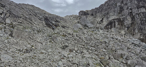 Looking back at the upper part of the descent from Vest for Stangahøgdi