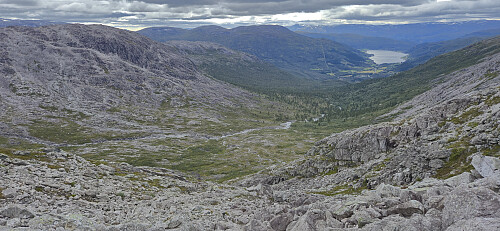 Descending from Vest for Stangahøgdi with lots of rocks still left to traverse