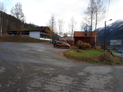 Parkering ved Flatdal skule