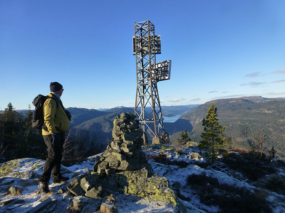 Toppvarden på høyeste punkt med også ei mast