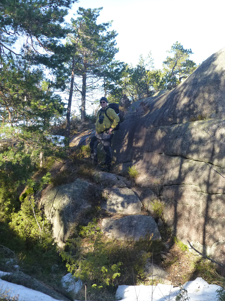 Ei skjæring før toppen som måtte forseres. Fin opp/ned gang, naturlig i fjellet