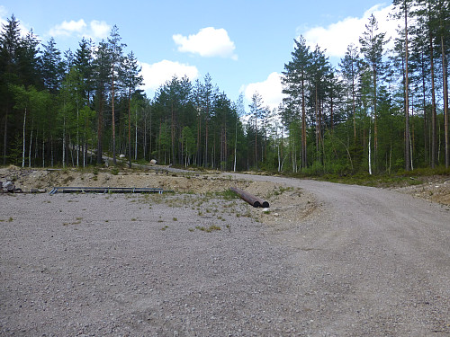 Parkering/velteplass og starten på vegen oppover