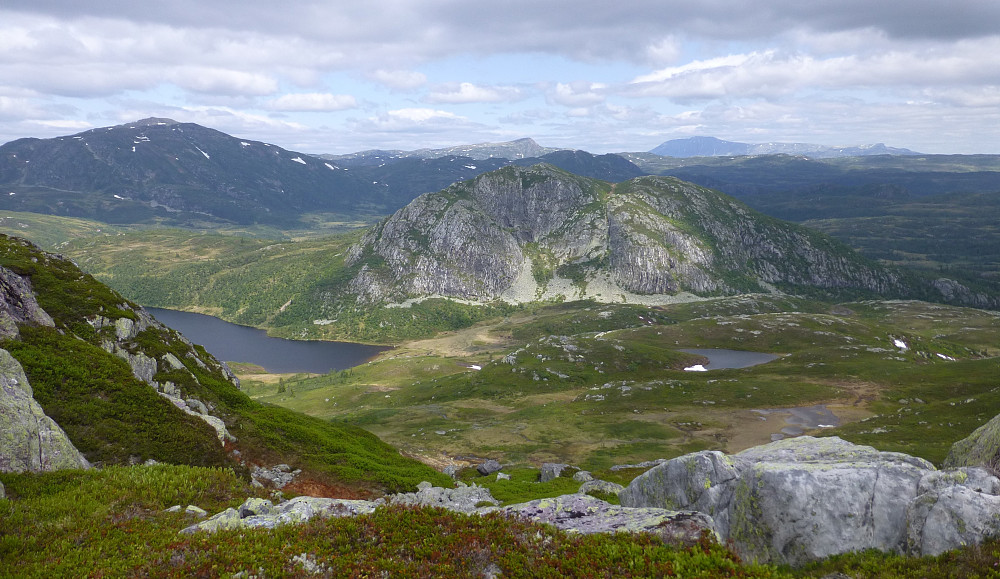 Utsikt mot Fyljomsnuten og videre inn i Brattefjell-Vindeggen landskapsvernområde