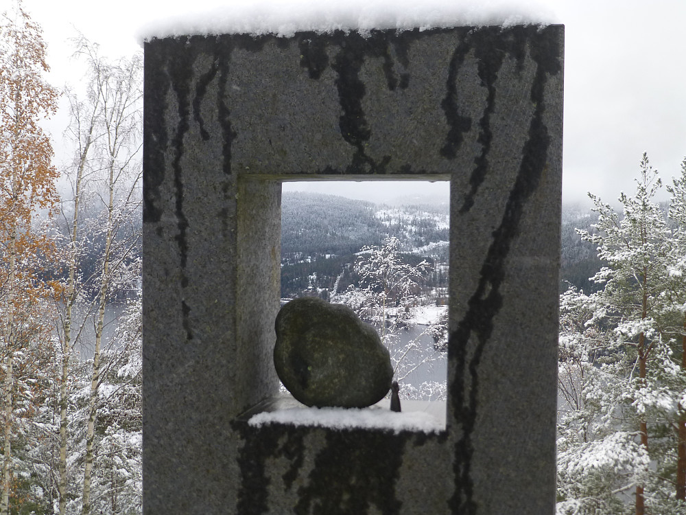 Grindkleiv kikkeskåp