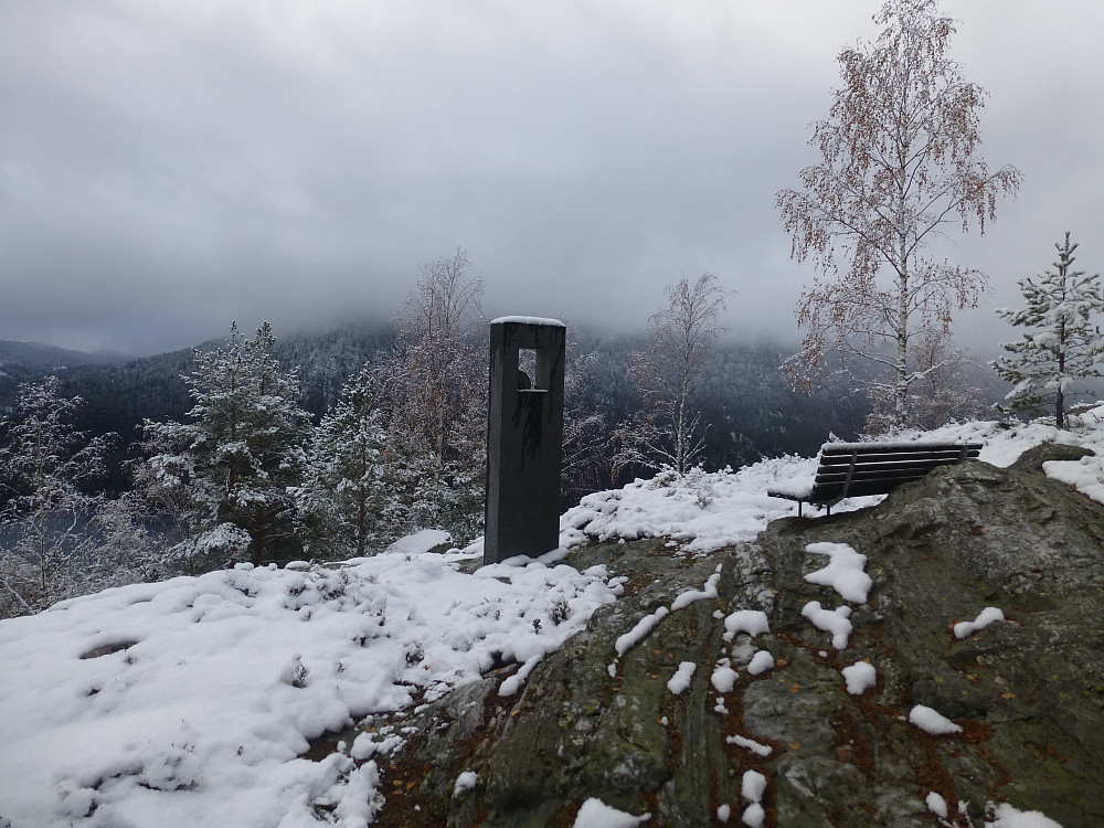 Grindkleiv kikkeskåp