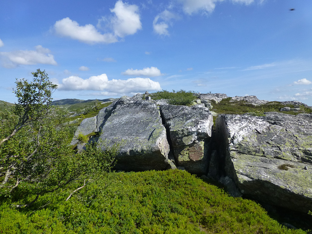Her måtte vi ned, et fjell med en stor sprekk