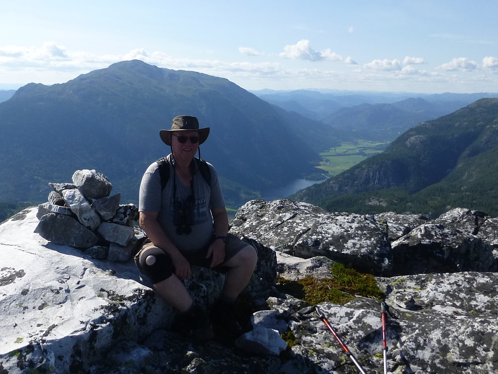 Siste toppen med utsikt over Flatdal og Skorve