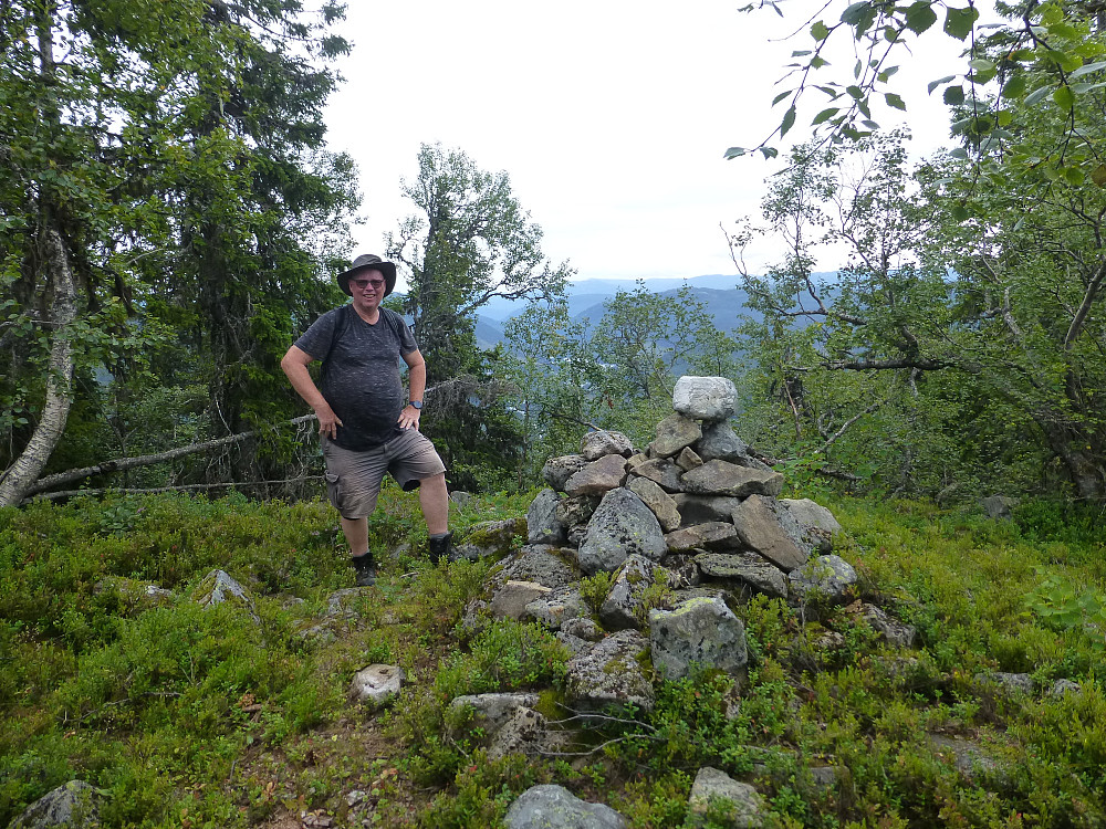 Varden på toppen med veldig liten utsikt