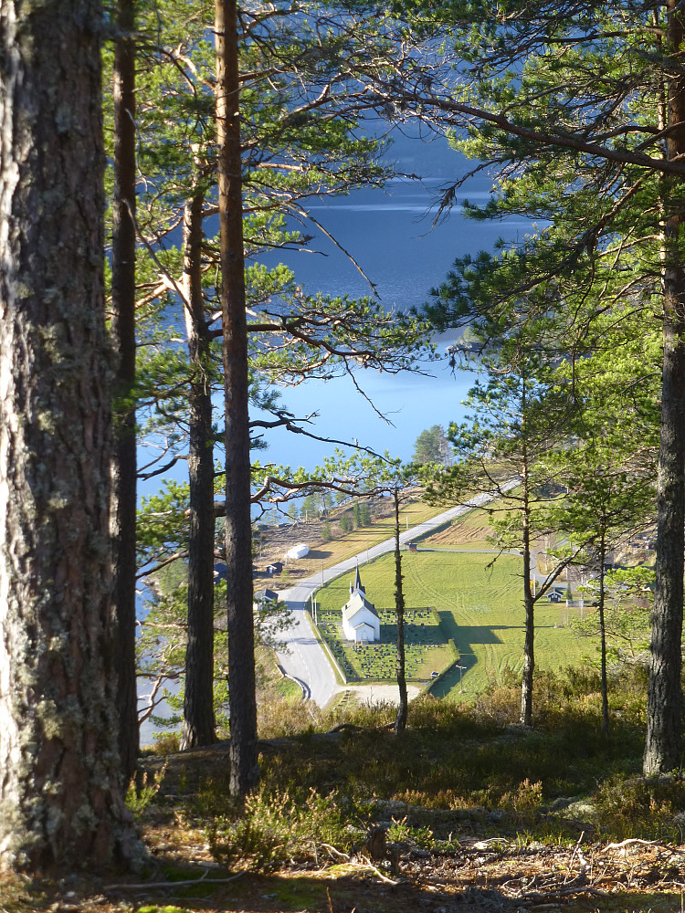 Utsikt ned til Vrådal kyrkje