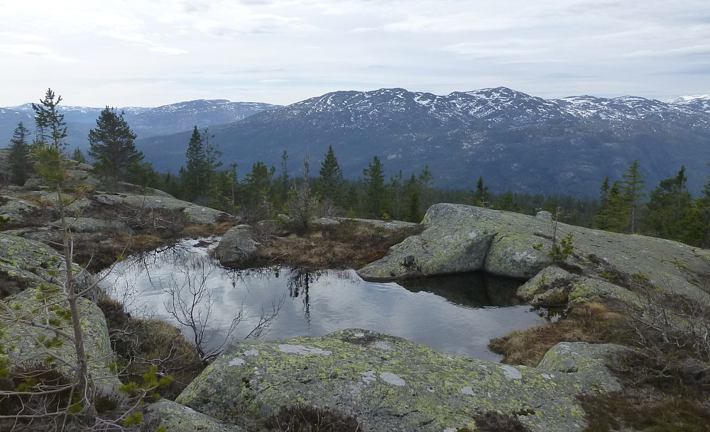 Heksfjell i bakgrunn