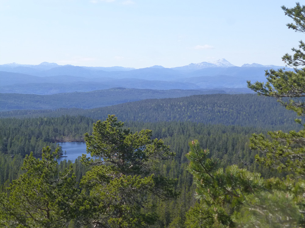Utsikt fra toppen mot Gaustatoppen
