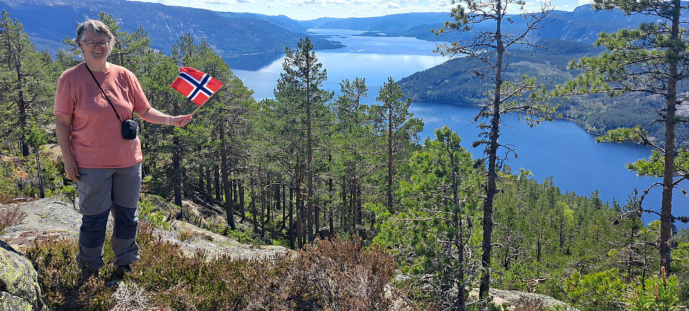 300 telemarkstopper fullført, må feires med flagg på en fint sted