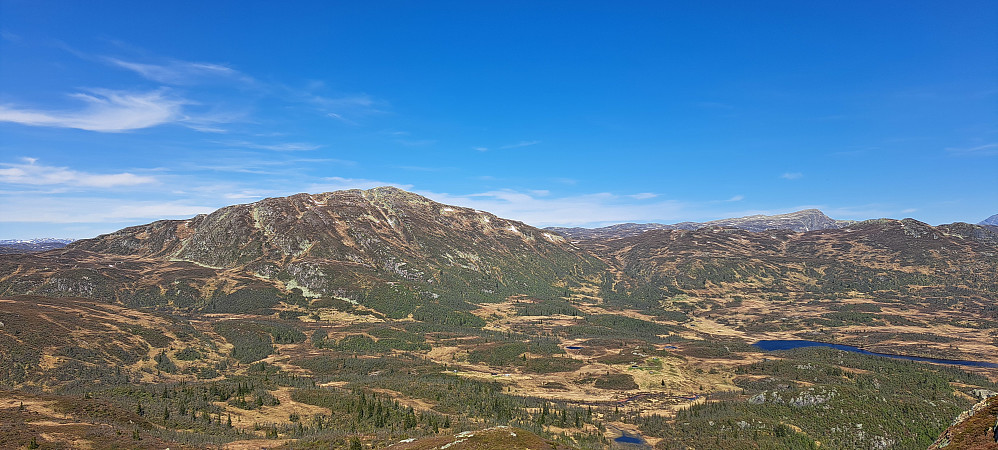 Svartdalsheiene på sitt beste med Brattefjell og Vindeggen