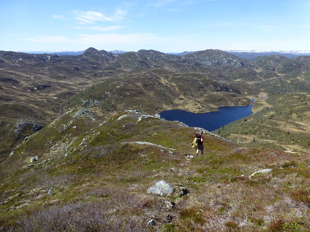 Vi er på tur ned mot Fyljomsvatnet og Fyljonstaulen