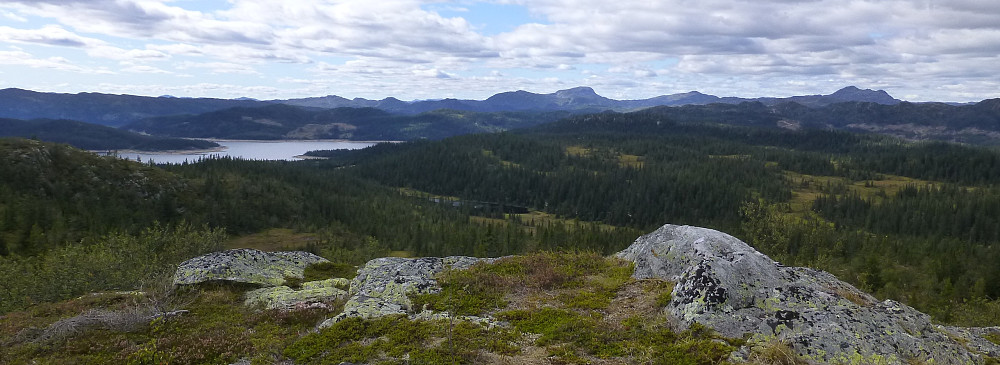 Den kjente fjellrekka med Brattefjell og Vindeggen