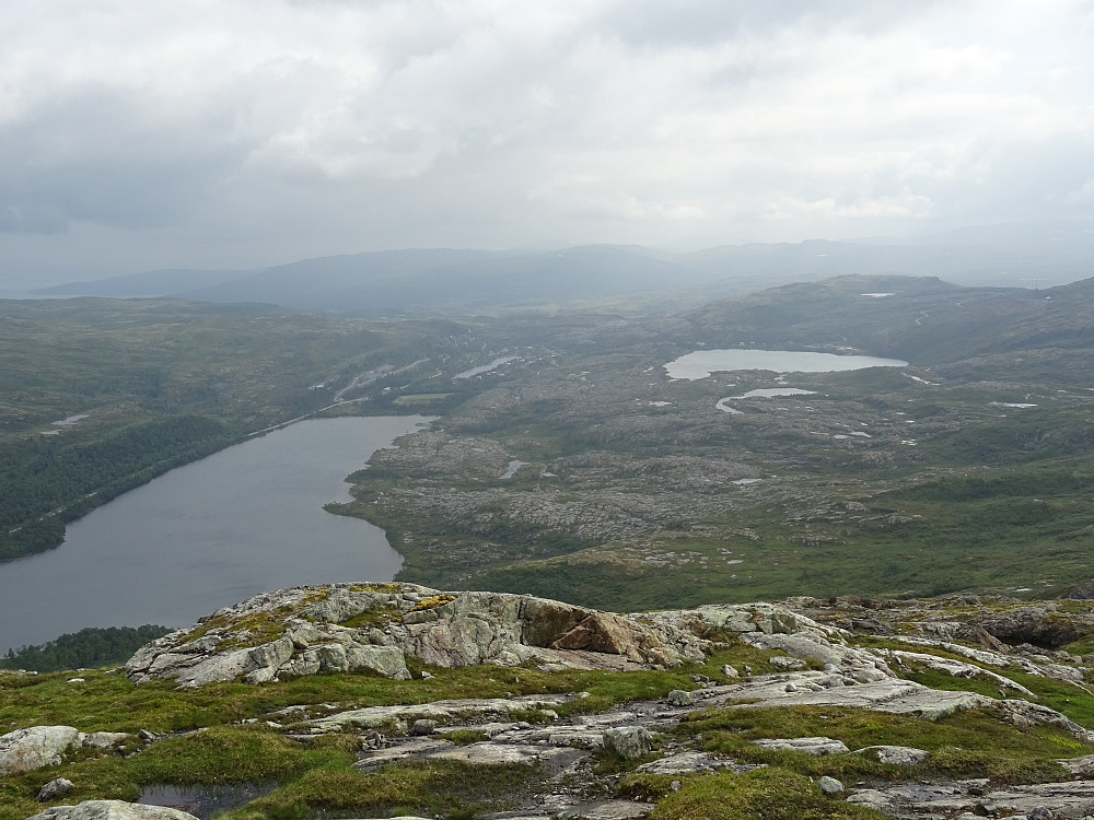 Utsikt mot Storskorovatnet og Skorovatn, Daudsjøen til høyre i bildet