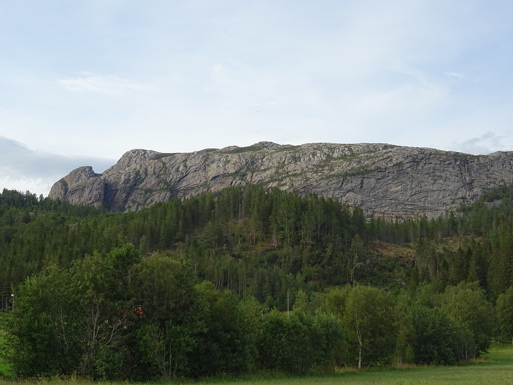 Dette er utsikten fra Sørbygda mot fjellet