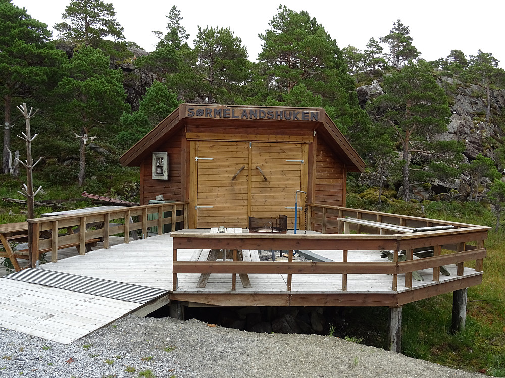 Sørmelanshuken, en flott rasteplass på veien opp mot Gjeltheia
