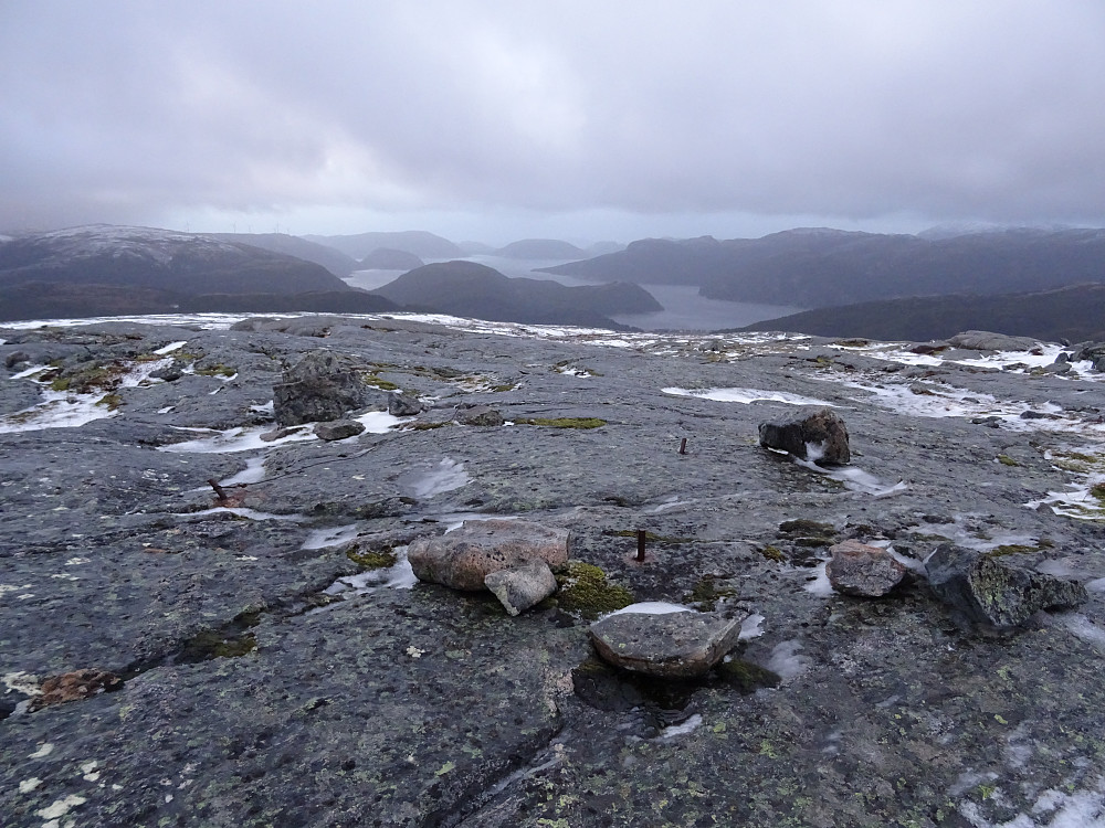 Trigpunktbolten på Seterfjellet med flott utsikt