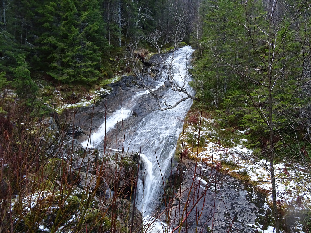Fossen i elva som kommer fra Sagdalen