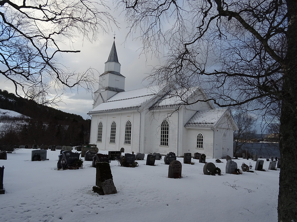 Vemundvik Kirke . Langkirke fra 1875