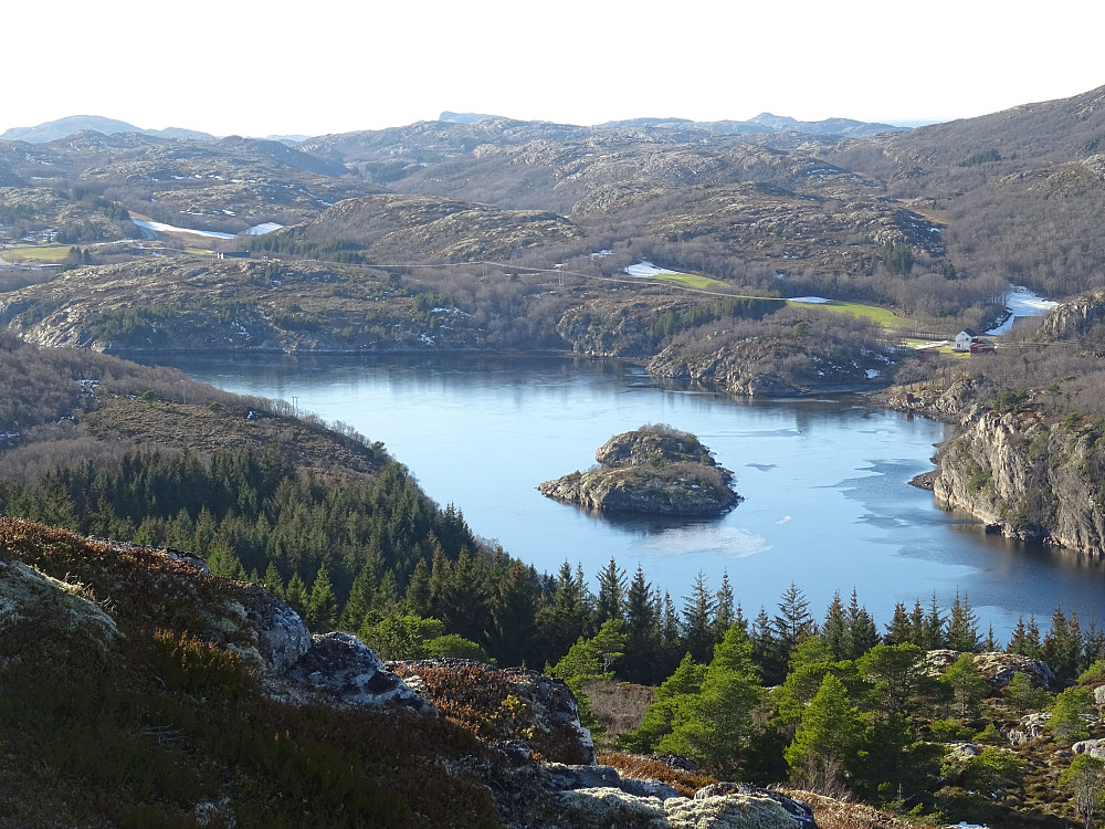Utsikt mot Botnholmen i indre del av Langsundet.