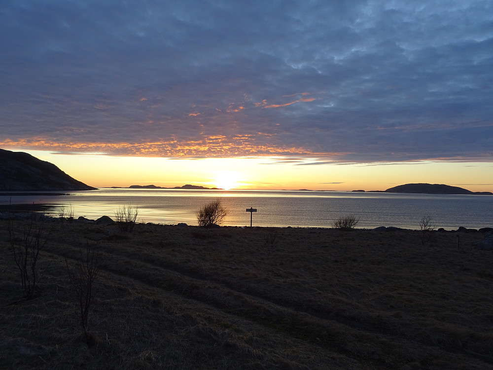 Solnedgang mot Osenfjorden på tur heim.