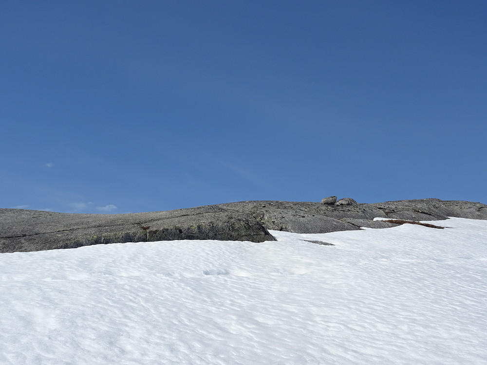Blå himmel mot Kvitfjellet