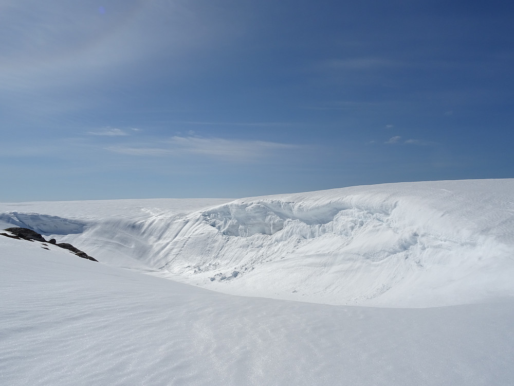 En del snøskavler like før Kvitfjellet