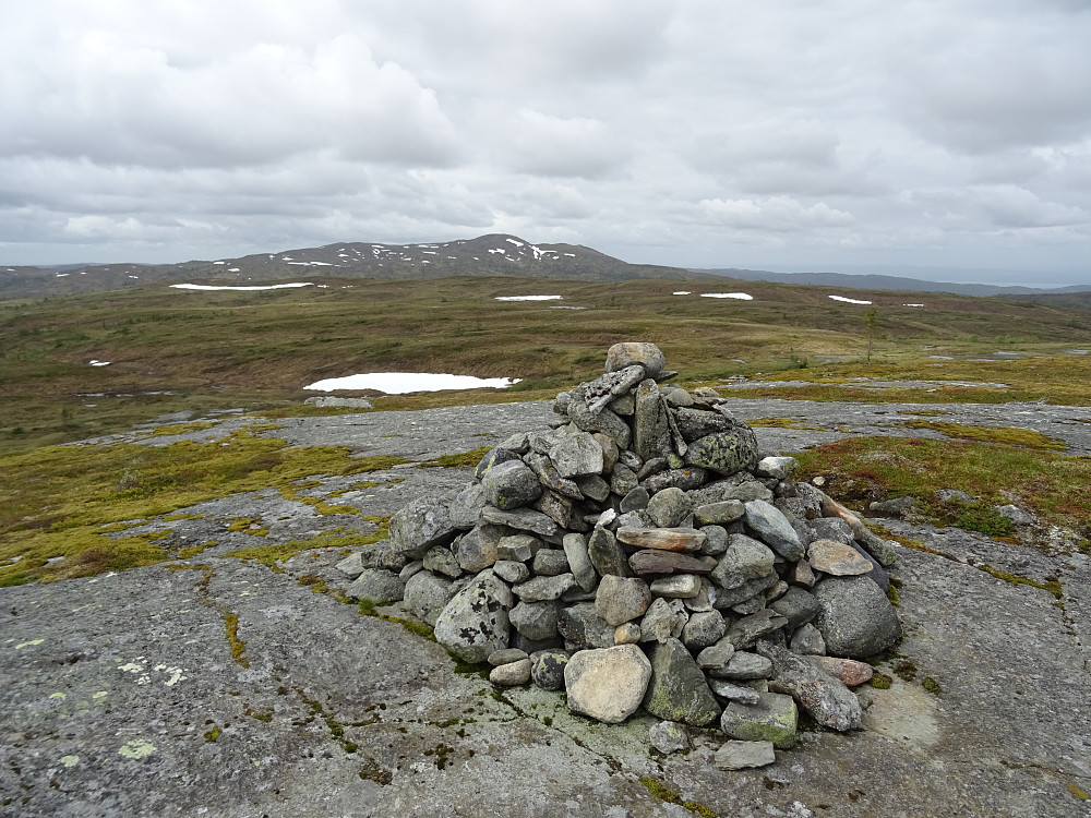 Varden på Kammarvola med Hårskallen bak