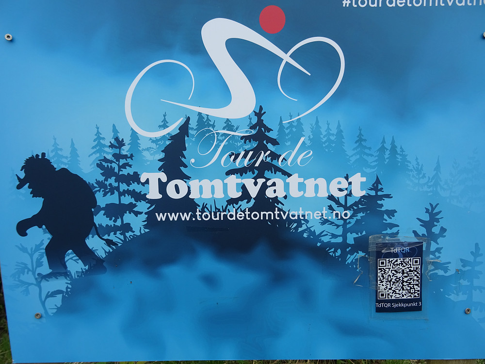 Reklameskilt for sykkel og trimrittet "Tour de Tomtvatnet"