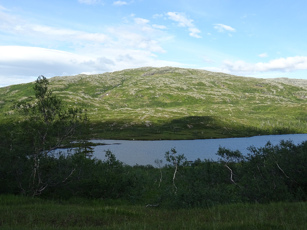 Grøndalsvatnet med Søre Grøndalsfjellet bak