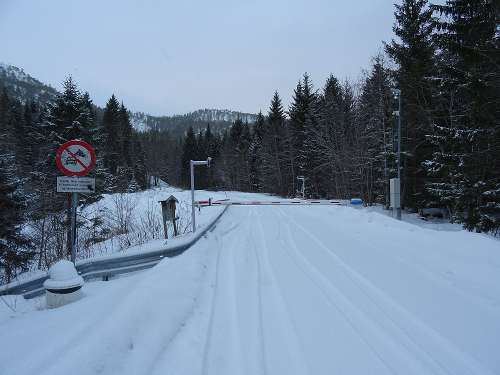 Ubestikkelig bom på Tavlåvegen