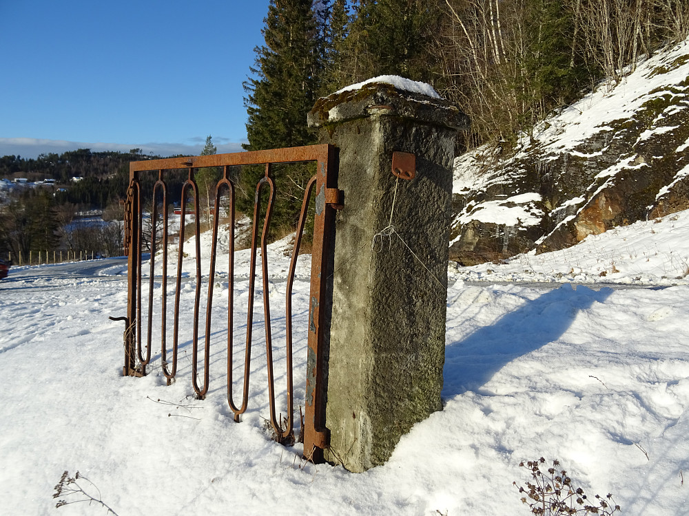 En gammel portstolpe på Nylendet 