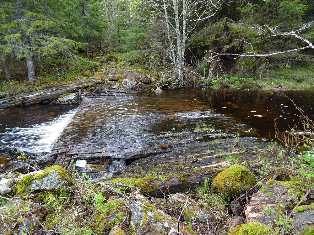 Vann på brua over Langvasselva