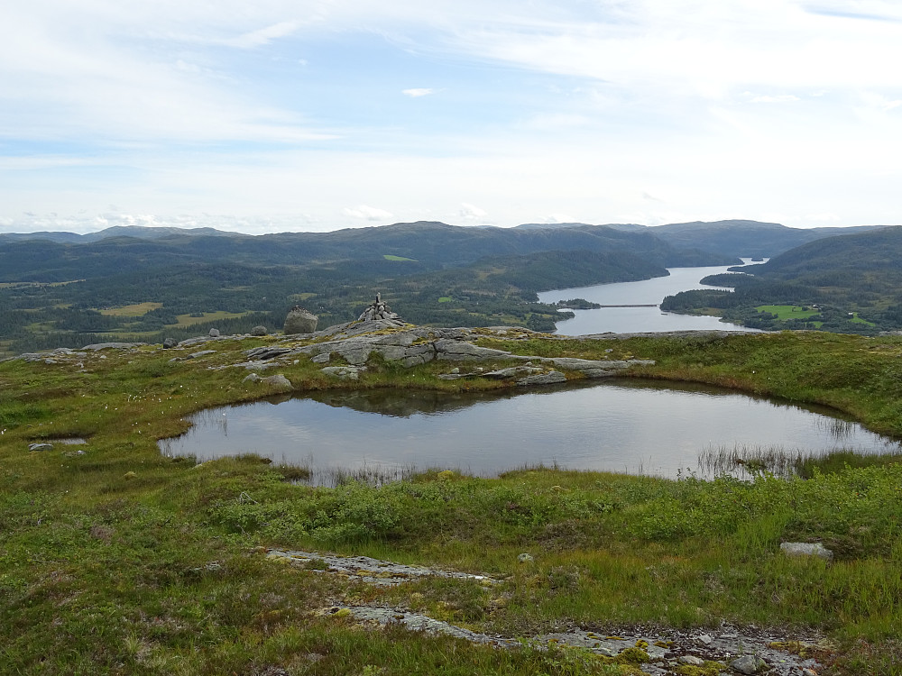 Ei lita tjønn ved Ottesteinen
