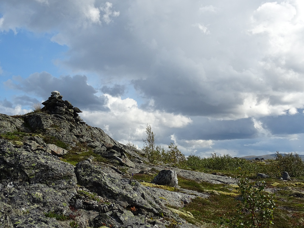 Mørke skyer på vei inn mot Sandafjellet